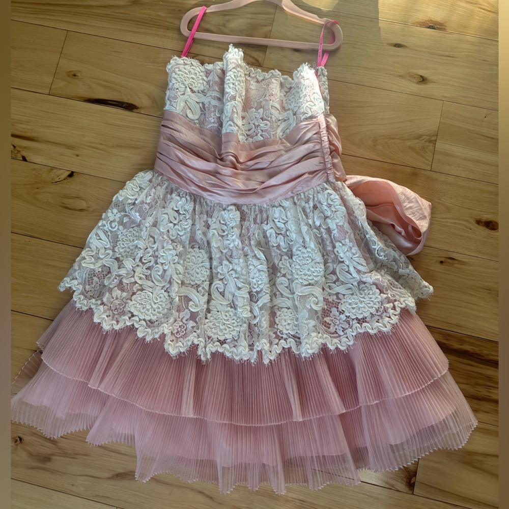 Strapless Betsey Johnson Dress (White Lace & Baby Pink) Adjustable Bow Tie! 🎀